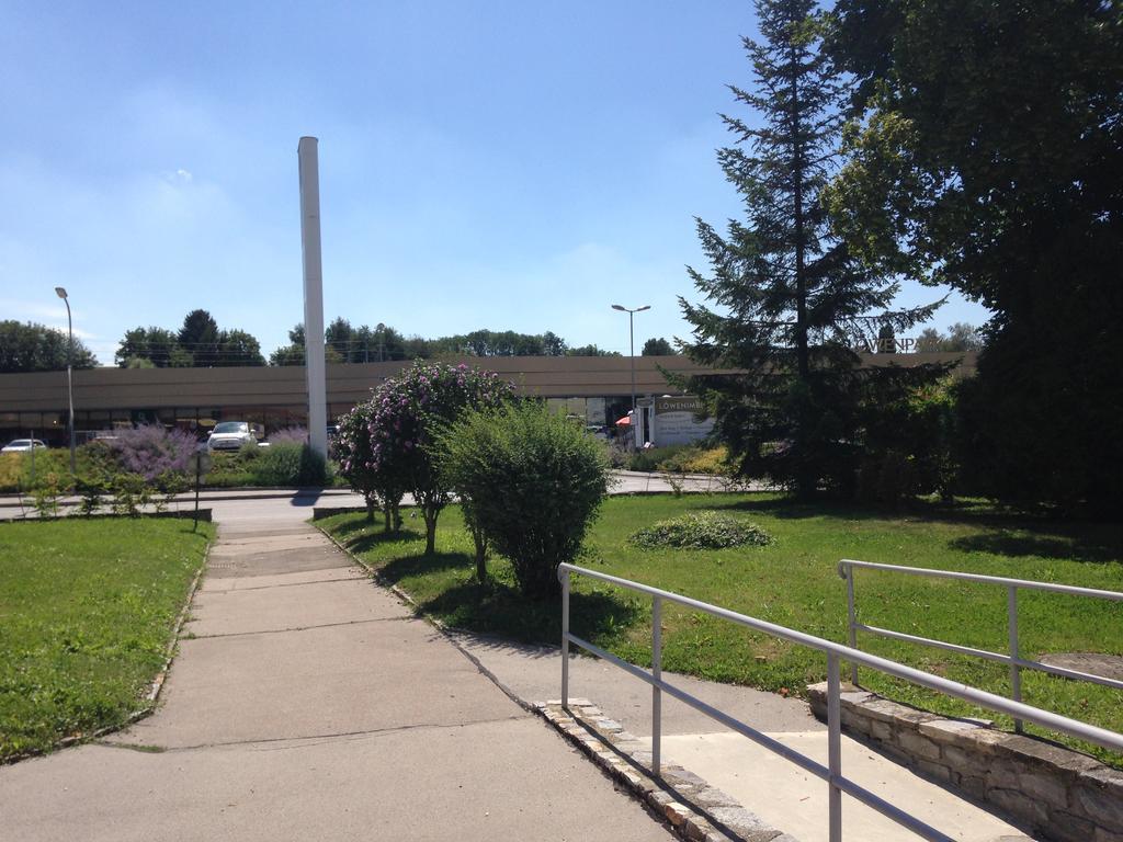 דירות מלק Am Loewenpark מראה חיצוני תמונה
